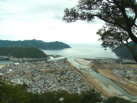 相賀の浅間さんから眺める紀北町と銚子川河口