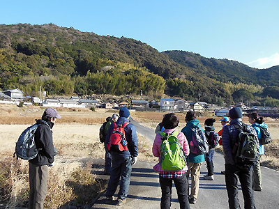 熊野古道ツアーに参加しているグループ客
