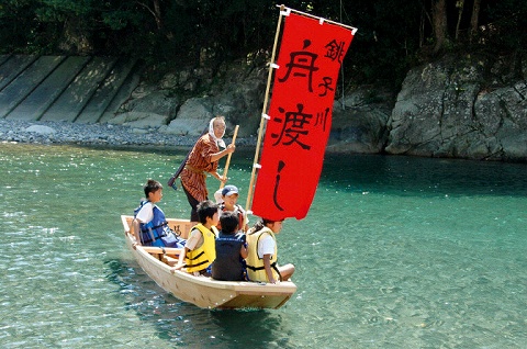 熊野古道伊勢路・銚子川の舟渡し
